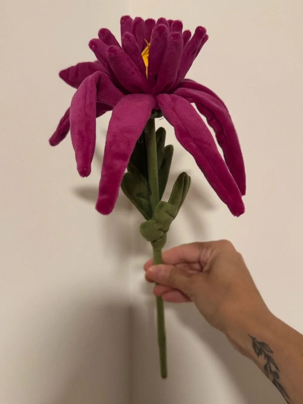 CJ Hendry Flower Market (Rockefeller Center 2025) purple/magenta plush flower